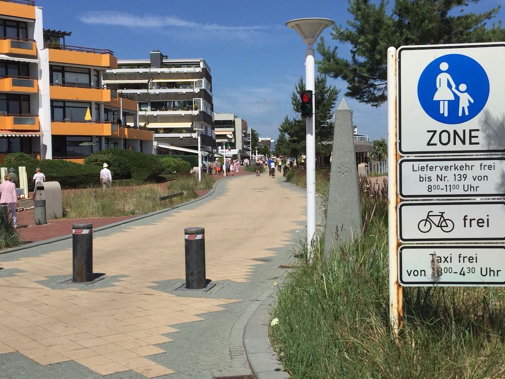 Strandallee in Scharbeutz