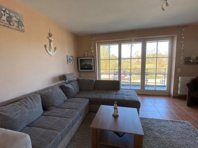 Wohnzimmer mit 2 Balkonen